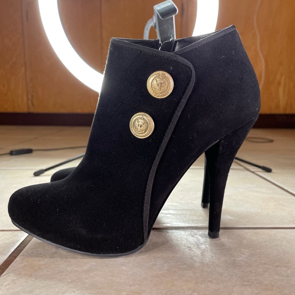Women's guess suede booties eagle button